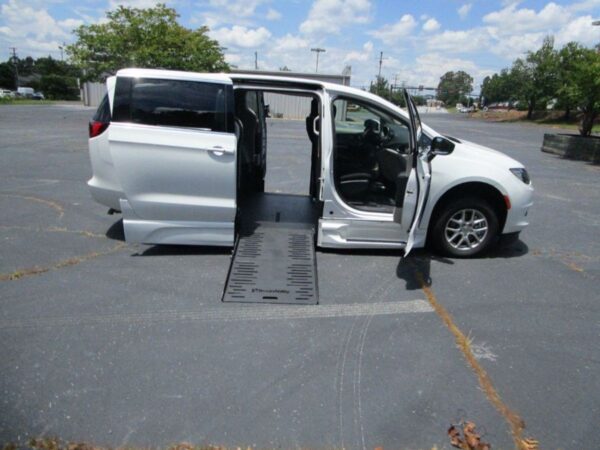 White Chrysler Voyager with BraunAbility Side Entry Automatic Fold Out conversion