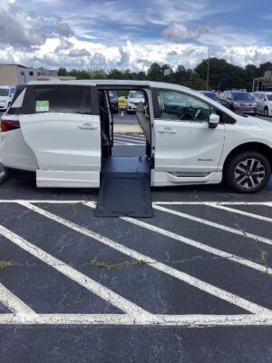 White Honda Odyssey with BraunAbility Side Entry Automatic In Floor conversion