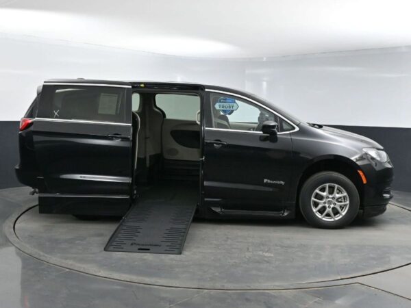 Black Chrysler Voyager with BraunAbility Side Entry Automatic Fold Out conversion
