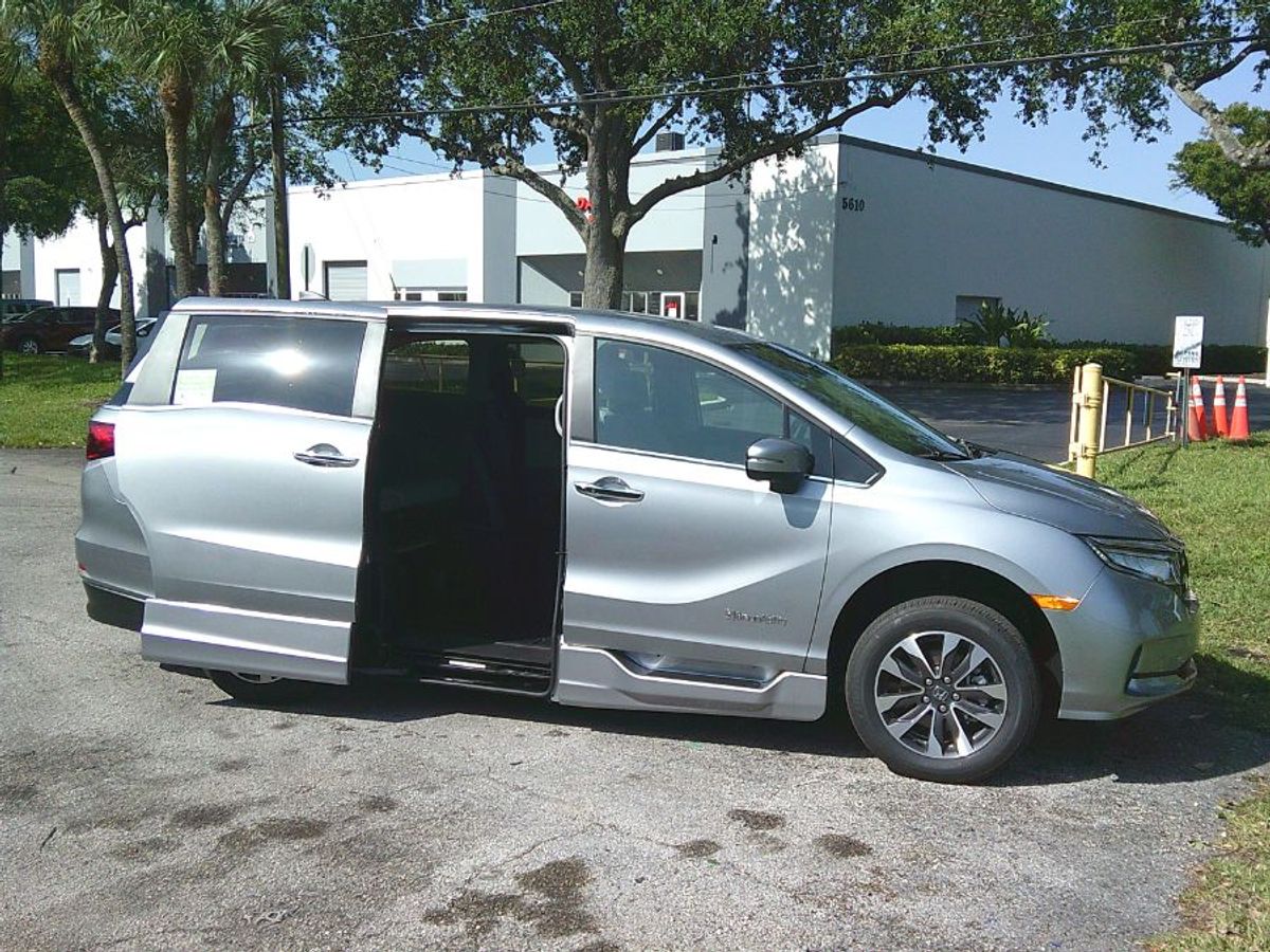 Silver Honda Odyssey with BraunAbility Side Entry Automatic In Floor conversion