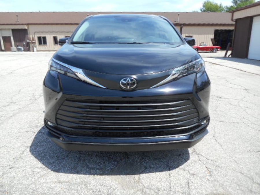 Black Toyota Sienna with BraunAbility Side Entry Automatic Fold Out conversion