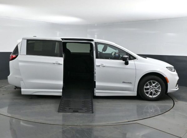 White Chrysler Pacifica with BraunAbility Side Entry Automatic Fold Out conversion