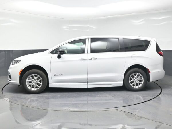 White Chrysler Pacifica with BraunAbility Side Entry Automatic Fold Out conversion