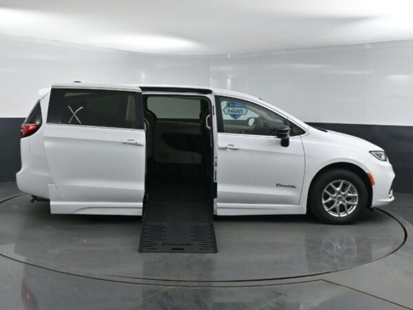 White Chrysler Pacifica with BraunAbility Side Entry Automatic Fold Out conversion