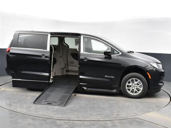 Black Chrysler Voyager with BraunAbility Side Entry Automatic Fold Out conversion