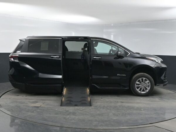 Black Toyota Sienna with BraunAbility Side Entry Automatic Fold Out conversion