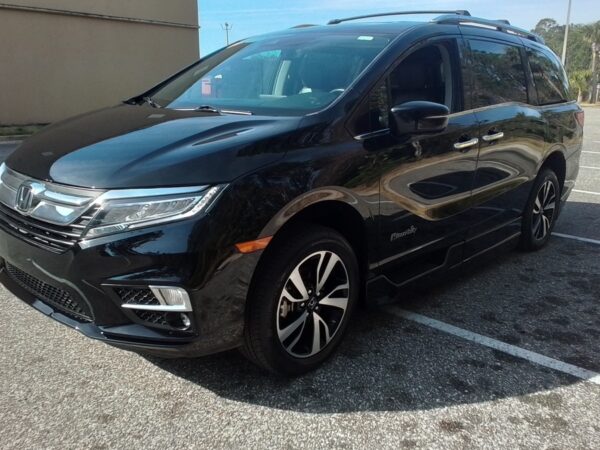 Black Honda Odyssey with BraunAbility Side Entry Automatic In Floor conversion