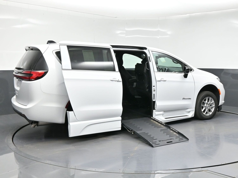 White Chrysler Pacifica with BraunAbility Side Entry Automatic Fold Out conversion