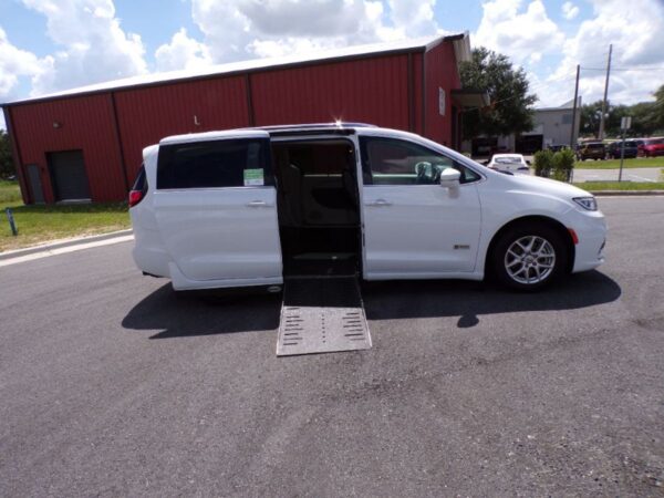 White Chrysler Pacifica with Driverge Side Entry Automatic Fold Out conversion