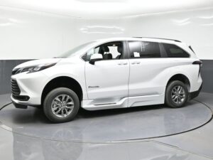 White Toyota Sienna with BraunAbility Side Entry Automatic Fold Out conversion