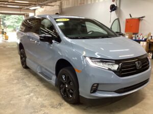 Honda Odyssey with Vantage Mobility Side Entry Automatic In Floor conversion