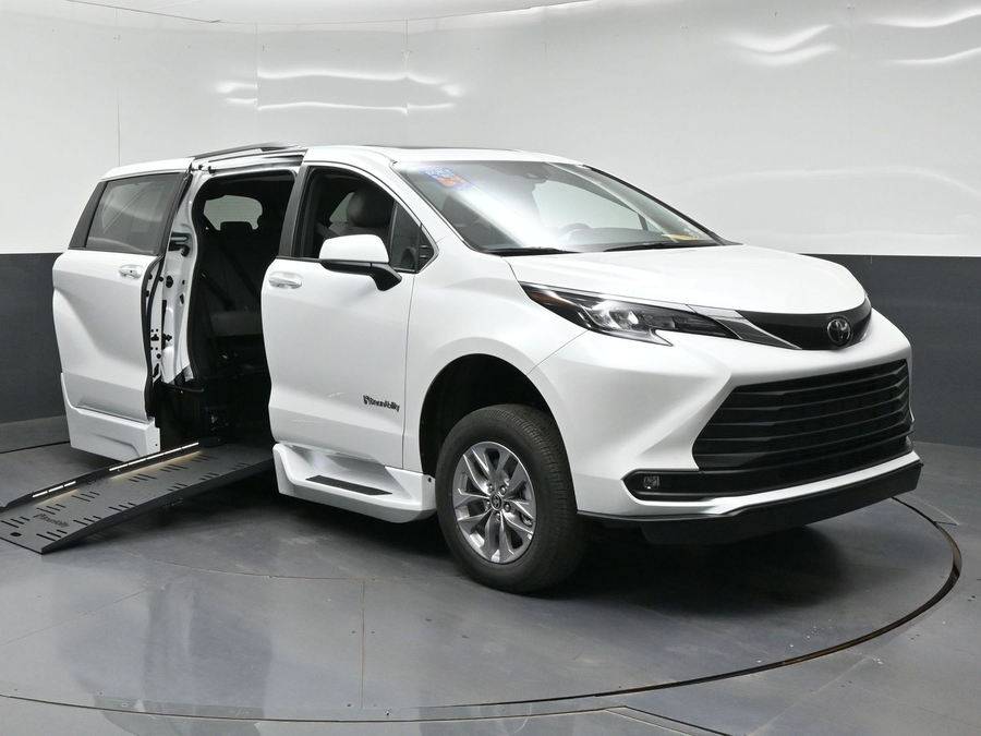 White Toyota Sienna with BraunAbility Side Entry Automatic Fold Out conversion