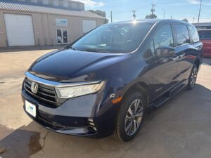 Blue Honda Odyssey with BraunAbility Side Entry Automatic In Floor conversion