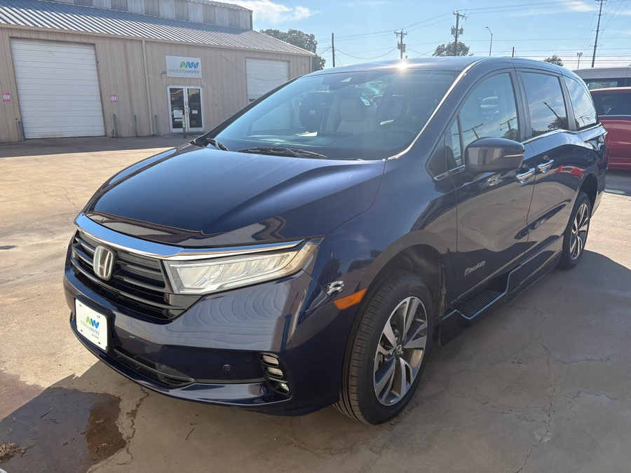 Blue Honda Odyssey with BraunAbility Side Entry Automatic In Floor conversion