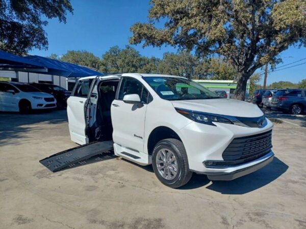 White Toyota Sienna with BraunAbility Side Entry Automatic Fold Out conversion