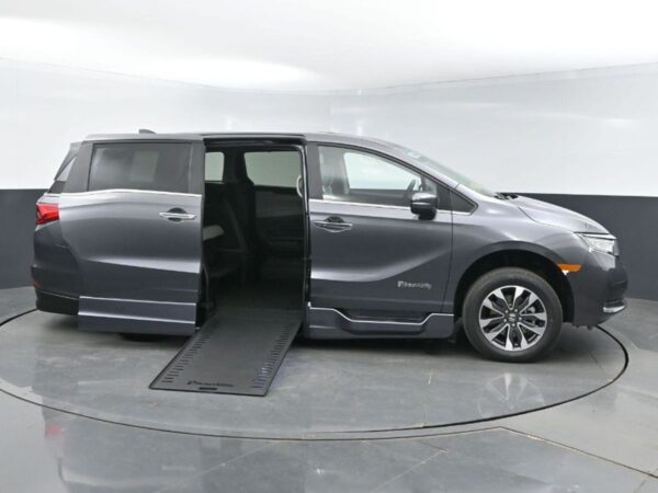 Grey Honda Odyssey with BraunAbility Side Entry Automatic In Floor conversion