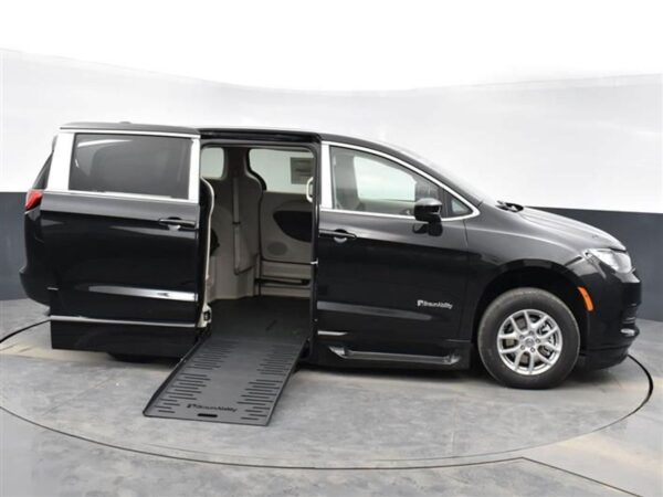 Black Chrysler Voyager with BraunAbility Side Entry Automatic Fold Out conversion
