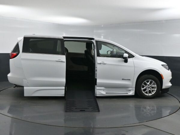 White Chrysler Voyager with BraunAbility Side Entry Automatic Fold Out conversion
