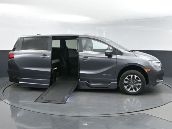 Grey Honda Odyssey with BraunAbility Side Entry Automatic In Floor conversion