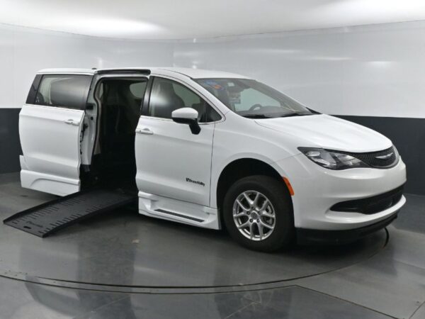 White Chrysler Voyager with BraunAbility Side Entry Automatic Fold Out conversion
