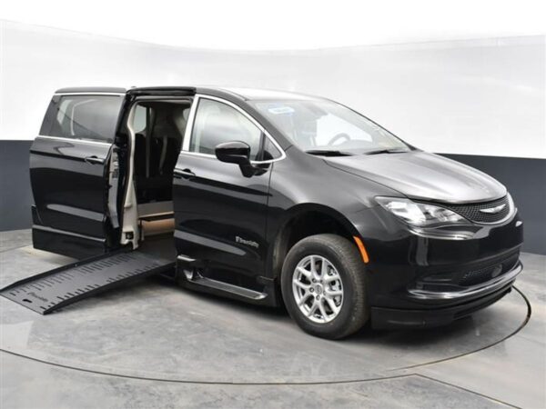 Black Chrysler Voyager with BraunAbility Side Entry Automatic Fold Out conversion