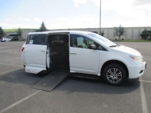 White Honda Odyssey with Vantage Mobility Side Entry Automatic In Floor conversion