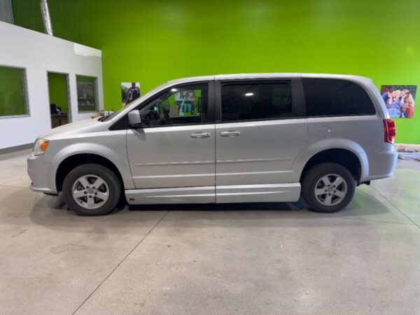 Silver Dodge Grand Caravan with Vantage Mobility Side Entry Automatic In Floor conversion