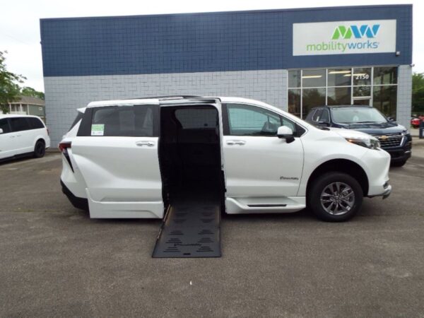 White Toyota Sienna with BraunAbility Side Entry Automatic Fold Out conversion