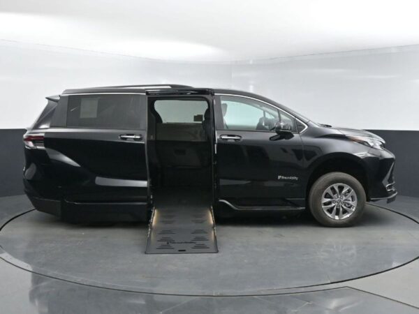 Black Toyota Sienna with BraunAbility Side Entry Automatic Fold Out conversion