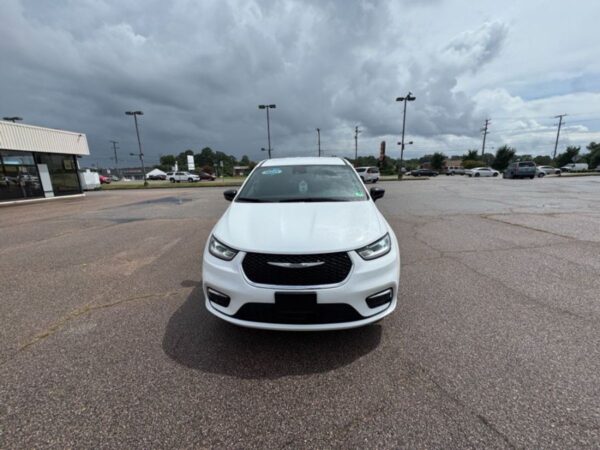 White Chrysler Pacifica with BraunAbility Side Entry Automatic Fold Out conversion