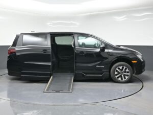 Black Honda Odyssey with BraunAbility Side Entry Automatic In Floor conversion