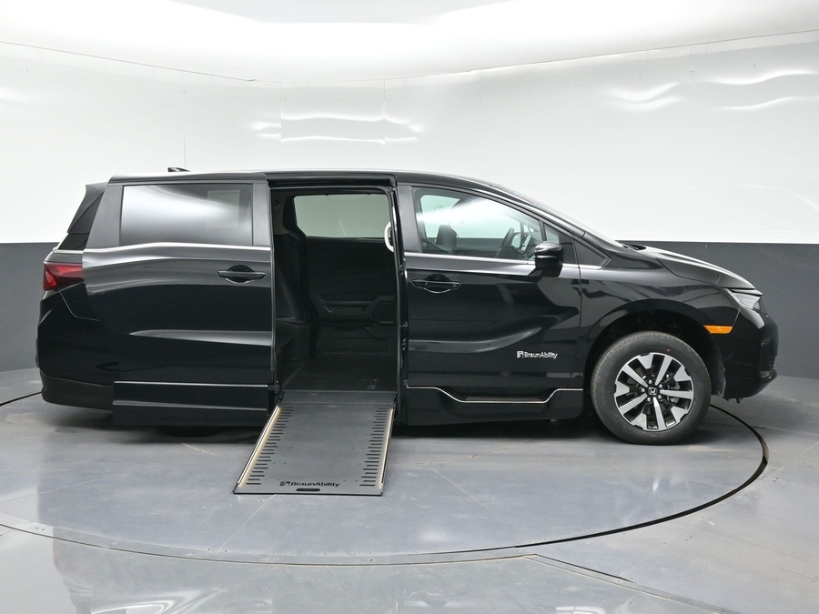 Black Honda Odyssey with BraunAbility Side Entry Automatic In Floor conversion