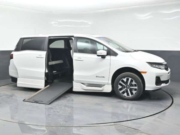 White Honda Odyssey with BraunAbility Side Entry Automatic In Floor conversion