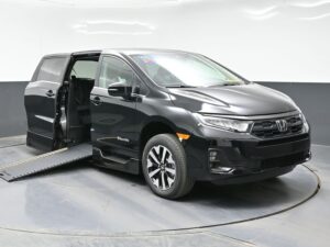 Black Honda Odyssey with BraunAbility Side Entry Automatic In Floor conversion