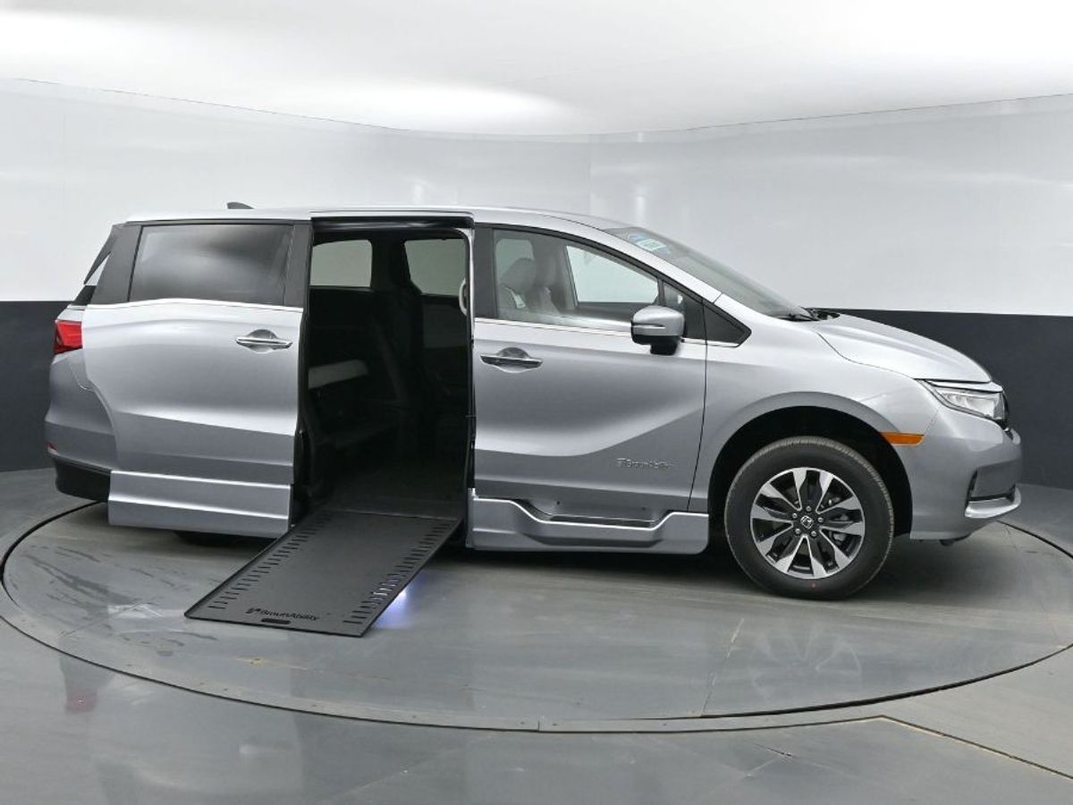 Silver Honda Odyssey with BraunAbility Side Entry Automatic In Floor conversion