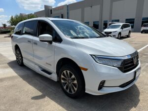 White Honda Odyssey with BraunAbility Side Entry Automatic In Floor conversion