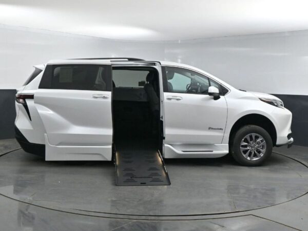 White Toyota Sienna with BraunAbility Side Entry Automatic Fold Out conversion