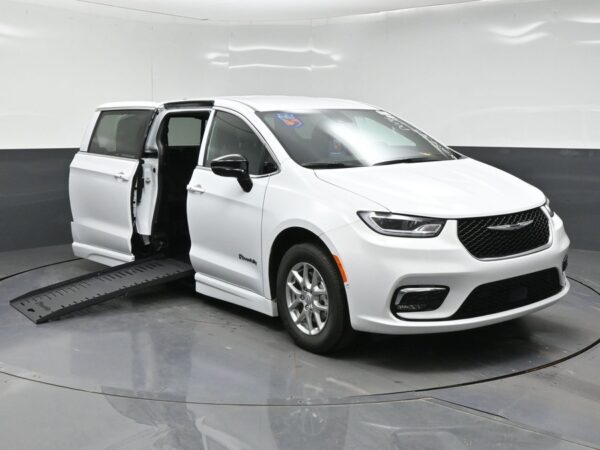 White Chrysler Pacifica with BraunAbility Side Entry Automatic Fold Out conversion