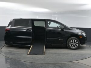 Black Honda Odyssey with BraunAbility Side Entry Automatic In Floor conversion