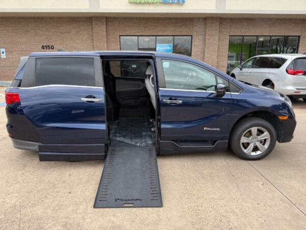 Blue Honda Odyssey with BraunAbility Side Entry Automatic In Floor conversion
