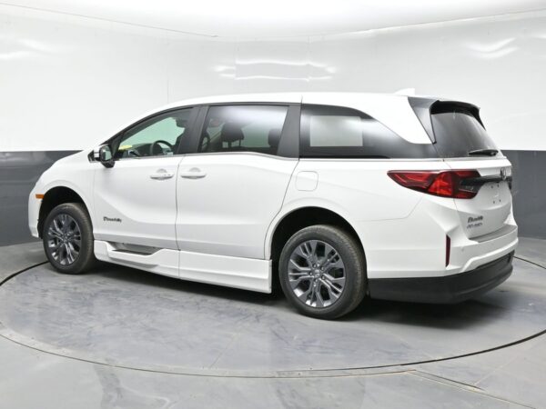 White Honda Odyssey with BraunAbility Side Entry Automatic In Floor conversion