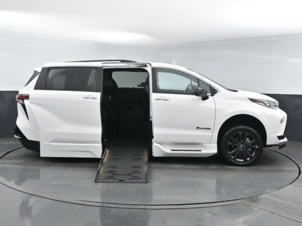 White Toyota Sienna with BraunAbility Side Entry Automatic Fold Out conversion