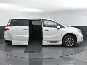 White Honda Odyssey with BraunAbility Side Entry Automatic In Floor conversion