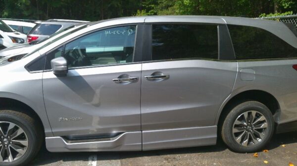 Silver Honda Odyssey with BraunAbility Side Entry Automatic In Floor conversion