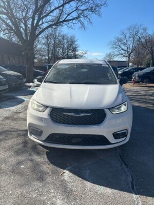 White Chrysler Pacifica with BraunAbility Side Entry Automatic Fold Out conversion