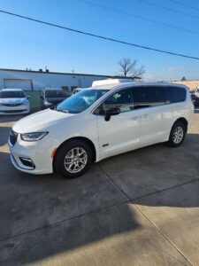 White Chrysler Pacifica with Driverge Side Entry Automatic Fold Out conversion