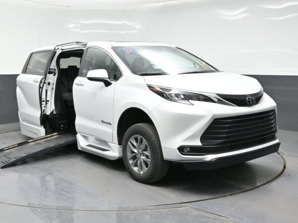 White Toyota Sienna with BraunAbility Side Entry Automatic Fold Out conversion
