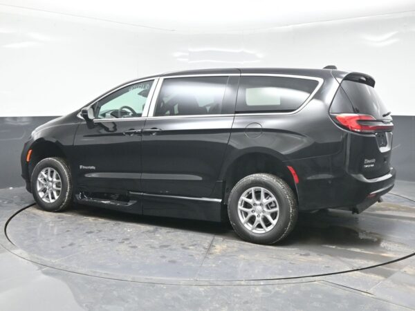 Black Chrysler Pacifica with BraunAbility Side Entry Automatic Fold Out conversion