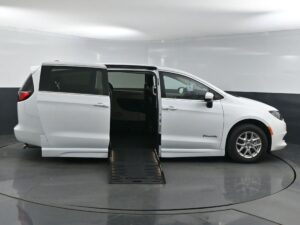 White Chrysler Voyager with BraunAbility Side Entry Automatic Fold Out conversion