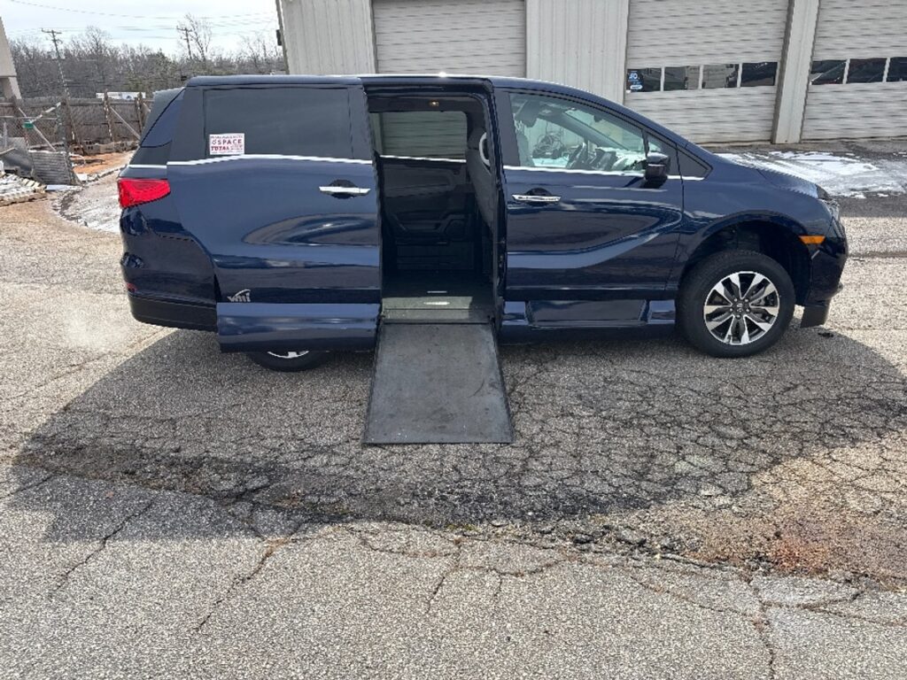 Blue Honda Odyssey with Vantage Mobility Side Entry Automatic In Floor conversion